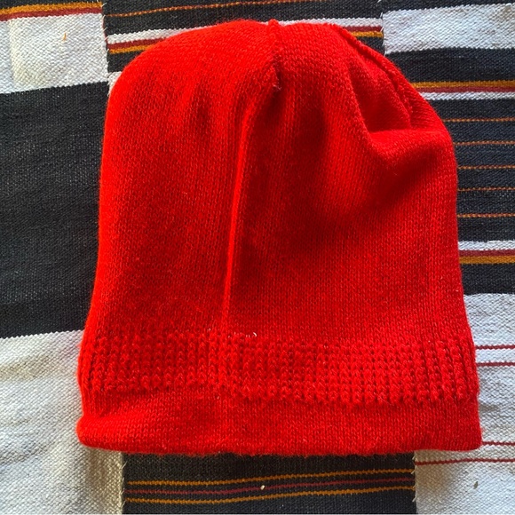 Vintage Knit Pom Pom top Beanie! Size Small. Winter. Fall. Snow. - Picture 6 of 7